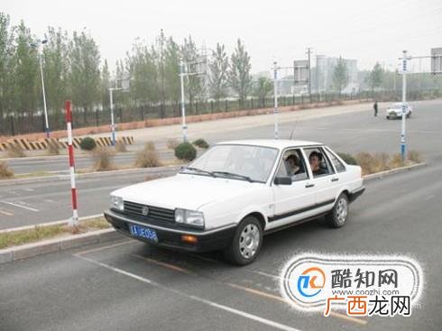 驾考新规坡道定点停车起步技巧