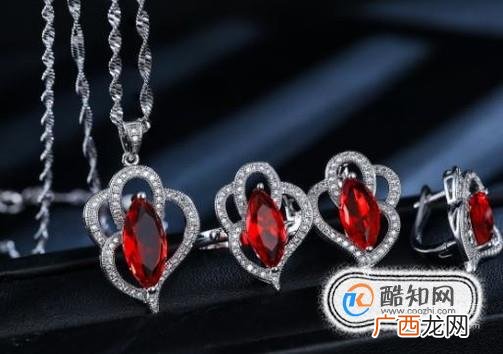 女性朋友开车需要警惕什么？