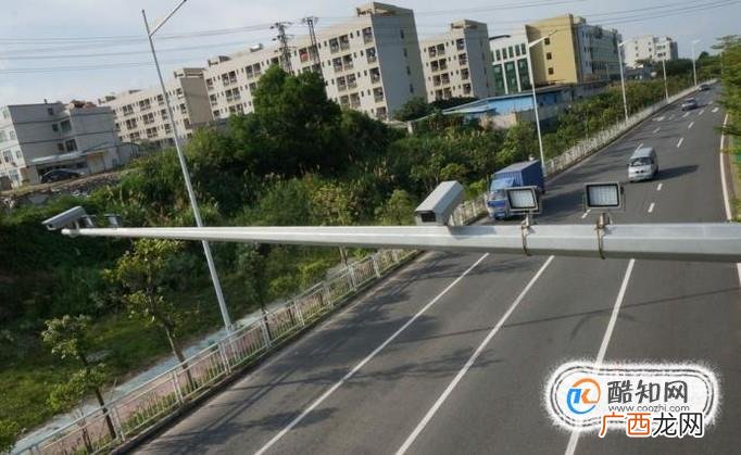 电子警察是如何抓拍闯红灯等违法行为的