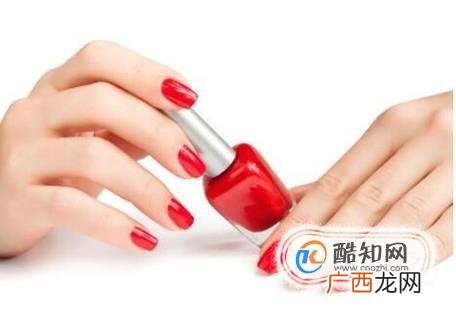 汽车被刮蹭漆了怎么办,汽车底漆刮伤怎么处理方法技巧