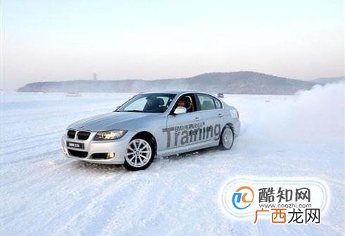 路面结冰，有哪些安全驾驶小技巧？