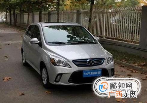 养一辆10万的车一年要花多少钱？
