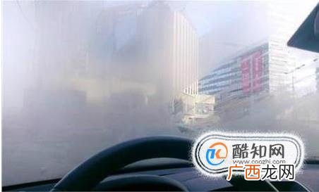 冬季如何给车玻璃除霜