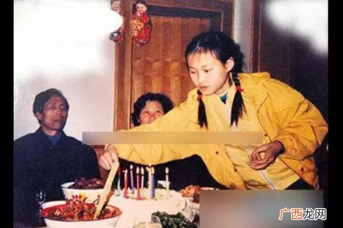 李宇春女孩，李宇春曾是个输着两条辫子的小女孩