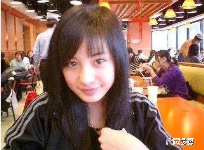 李宇春女孩，李宇春曾是个输着两条辫子的小女孩