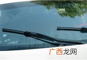 汽车雨刷多久换一次