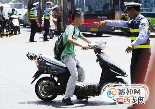 电动车被交警扣了怎么办？
