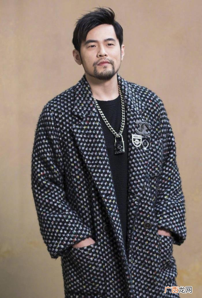 周杰伦衣品，周杰伦婚后胡子拉碴衣品却直线上升
