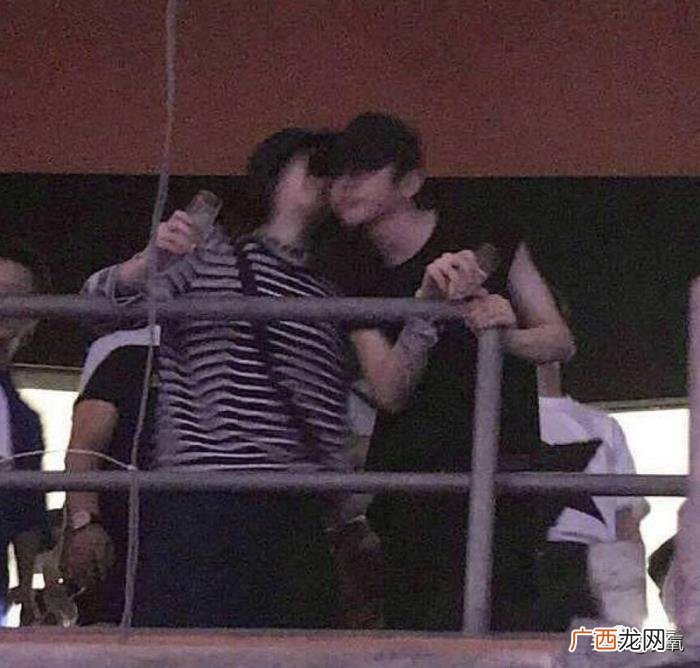 蔡徐坤张杰，欧阳娜娜和蔡徐坤看张杰演唱会被拍疑似恋爱