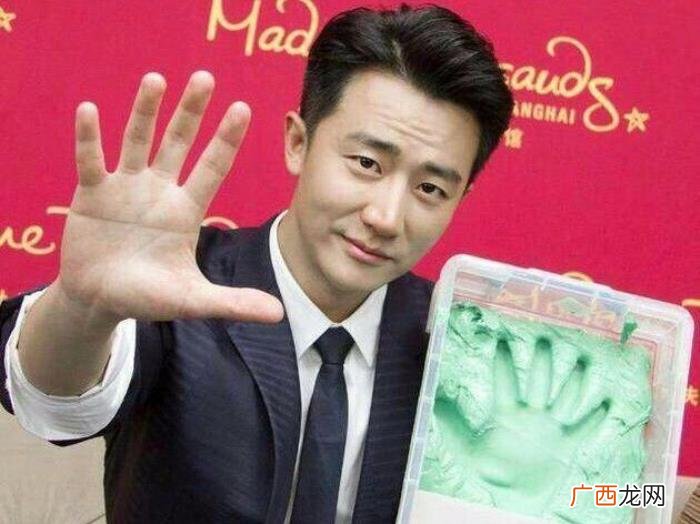 陈伟霆教养，易烊千玺陈伟霆张艺兴绅士手被赞有教养