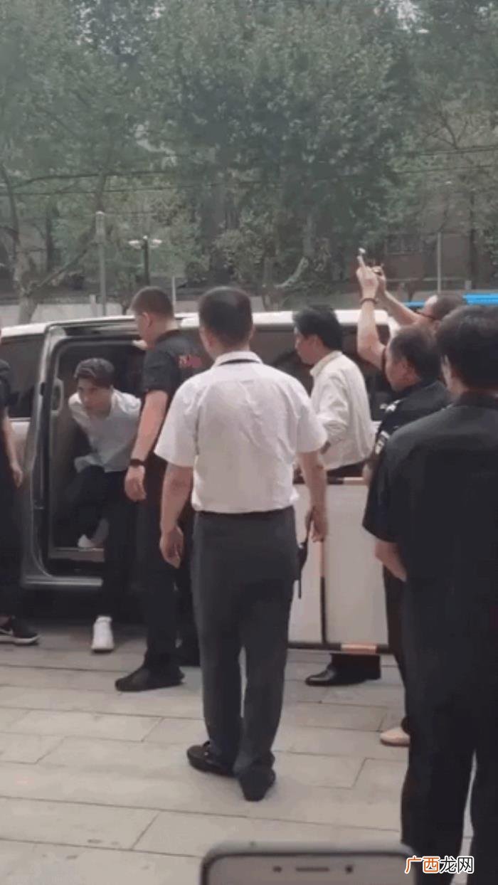 李易峰张翰，李易峰是要模仿张翰的霸道总裁路线