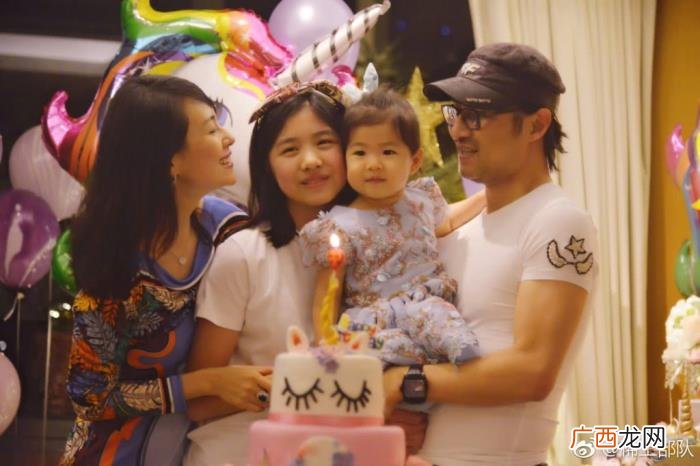 章子怡婚纱，章子怡嫁给汪峰三年连个婚纱照都没有