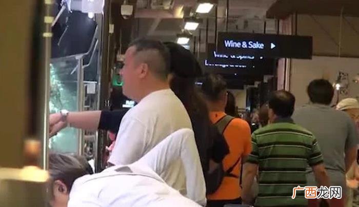 曾志伟助理，曾志伟被曝与女助理举止亲密买菜回家