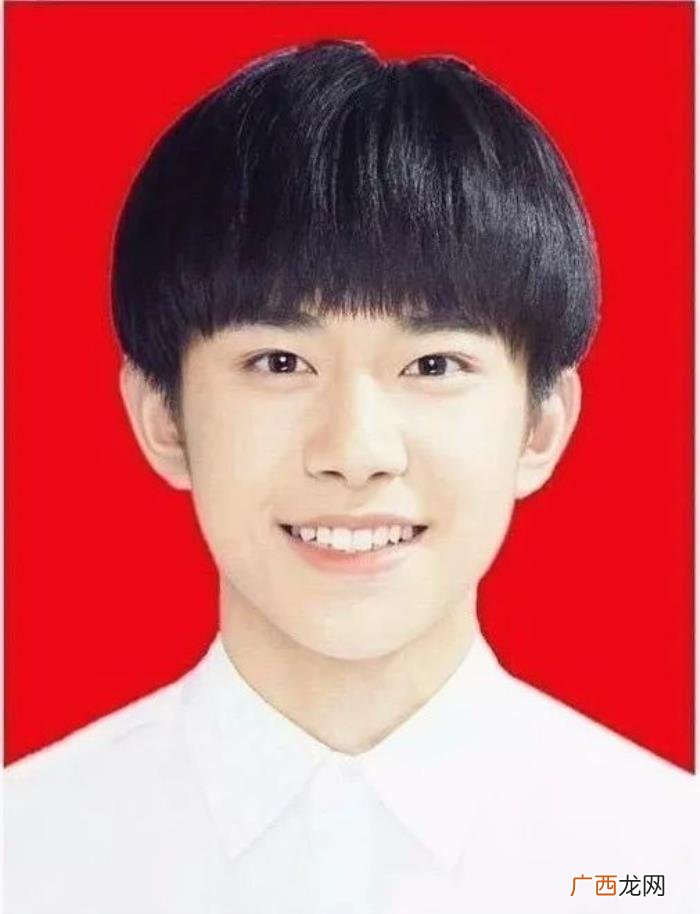 李易峰证件，李易峰鹿晗杨洋易烊千玺的证件照都这么帅