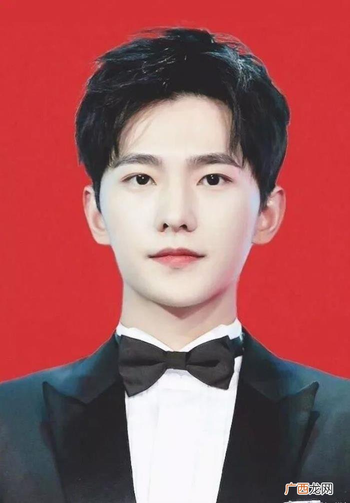李易峰证件，李易峰鹿晗杨洋易烊千玺的证件照都这么帅