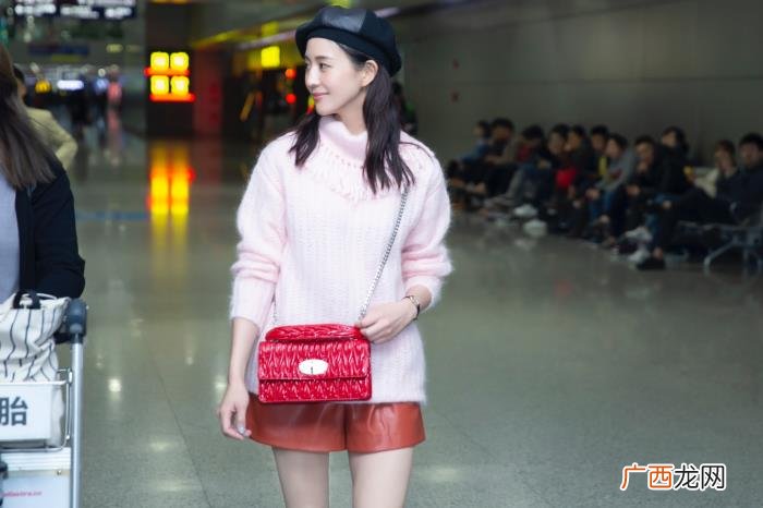 偶遇任嘉伦，甜美系少女偶遇任嘉伦笑称不说再见