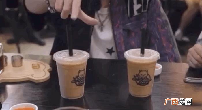奶茶周杰伦,周杰伦对最爱奶茶下手变魔术让珍珠隔空消失