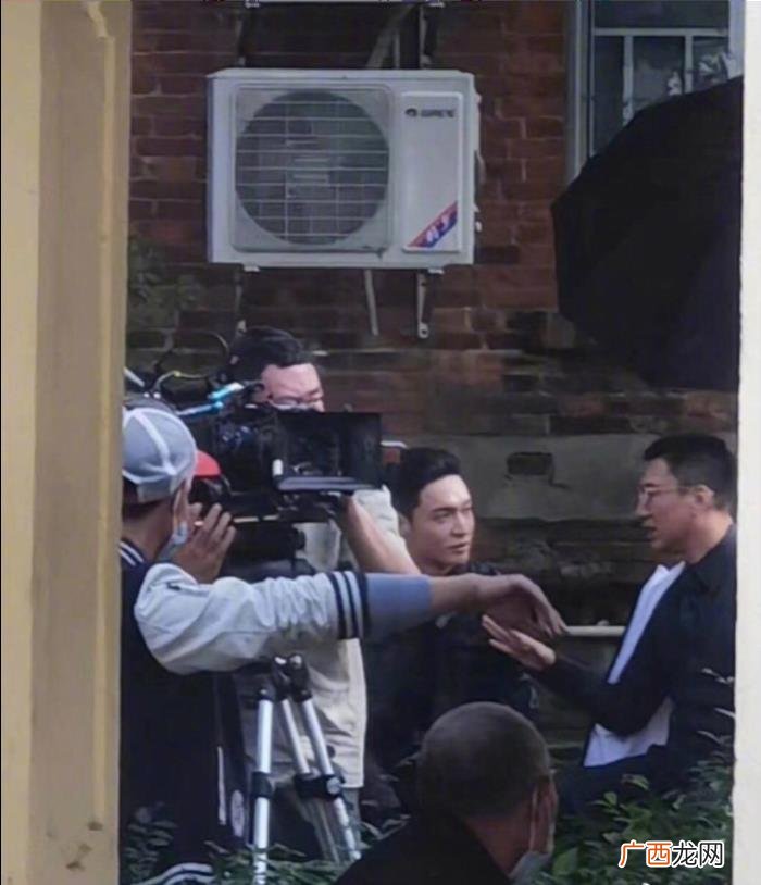 张艺兴霸气，张艺兴演警察梳大背头超霸气身材五五分
