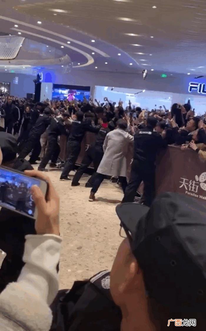 胡歌男粉丝，胡歌都出道十几年了怎么还有这么多粉丝