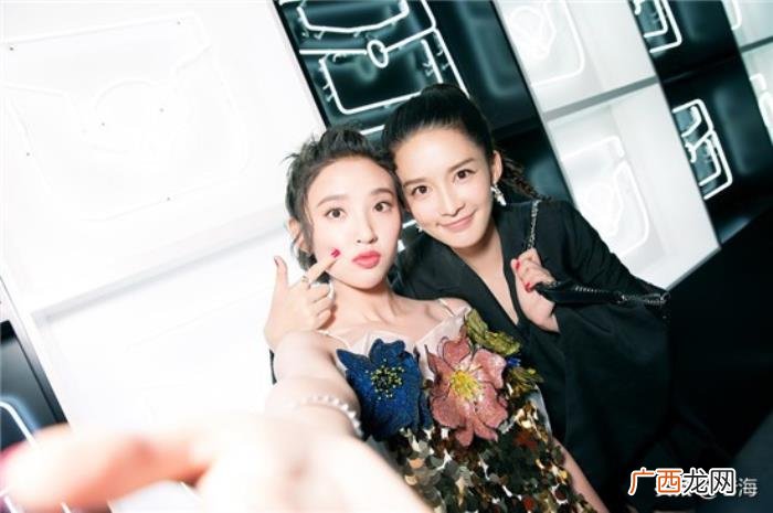 张若昀李沁，李沁挽着张若昀的手臂是犯糊涂还是入戏太深