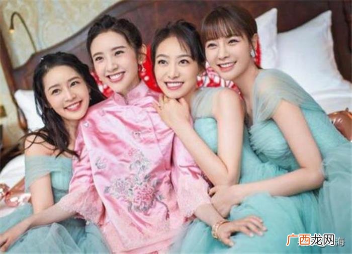 张若昀李沁，李沁挽着张若昀的手臂是犯糊涂还是入戏太深