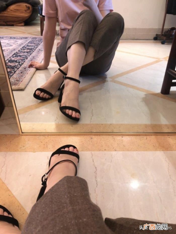李沁穿凉鞋，李沁同款S&amp;amp;W钻带?高跟凉鞋