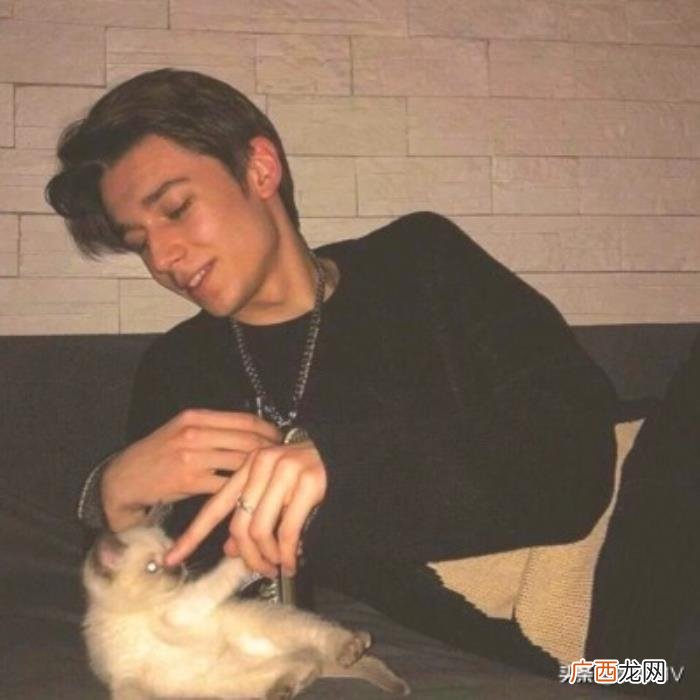 真人男头像，耍酷的帅气男生头像真人图片