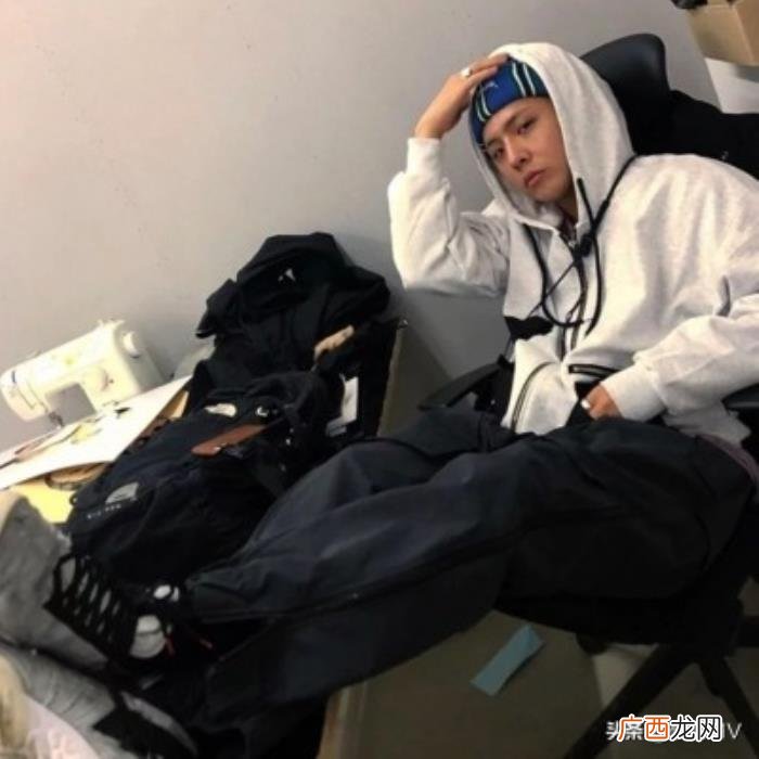 真人男头像，耍酷的帅气男生头像真人图片