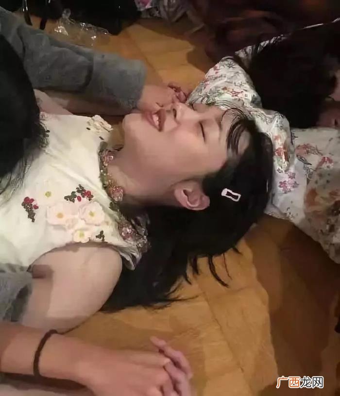 宋茜撒娇舞，曾躺在宋茜怀里撒娇的崔雪莉命陨25岁