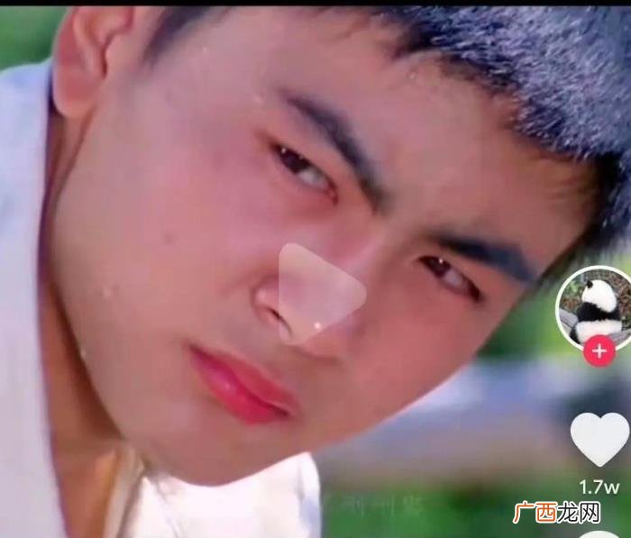 杨洋年轻的，未发福的洪剑涛年轻时和杨洋有一拼
