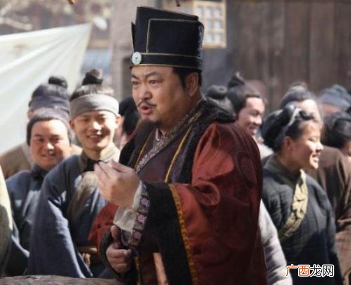 杨洋年轻的，未发福的洪剑涛年轻时和杨洋有一拼