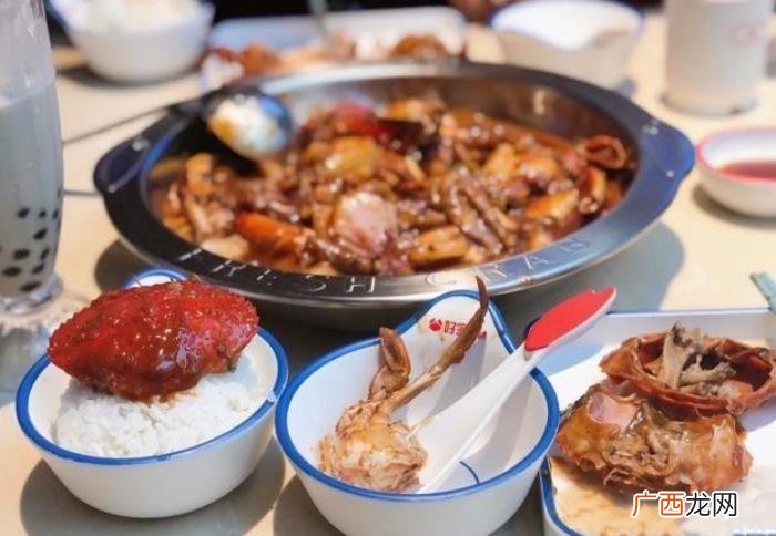 黄子韬的店，黄子韬副业开蟹煲店免单、满100送100活动太多