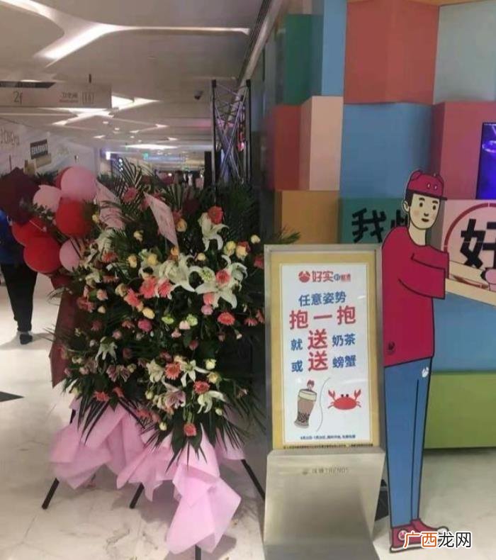 黄子韬的店，黄子韬副业开蟹煲店免单、满100送100活动太多