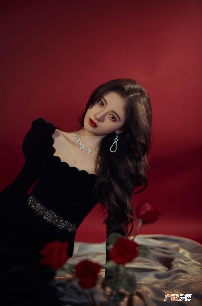 鞠婧祎鼻子，看脸博主直言鞠婧祎的鼻子又整了但很失败