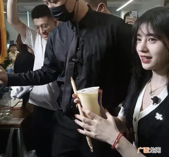 鞠婧祎鼻子，看脸博主直言鞠婧祎的鼻子又整了但很失败
