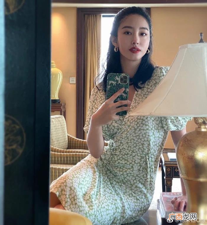 杨采钰高级，杨采钰的法式高级感到底是一种什么感