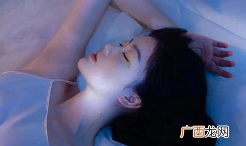 不轻易说晚安的女生性格？该怎么追