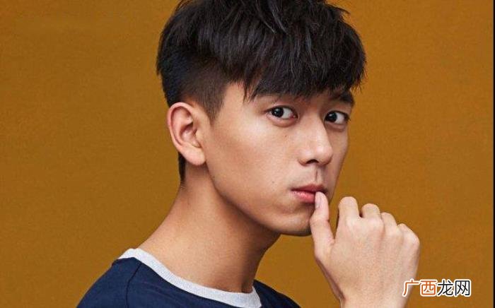 李现小时候，饰演韩商言的李现小时候体重200斤