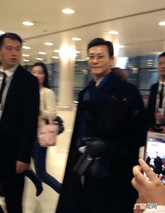 郑少秋不老，72岁不老男神郑少秋连唱带跳演绎金曲又演古装剧
