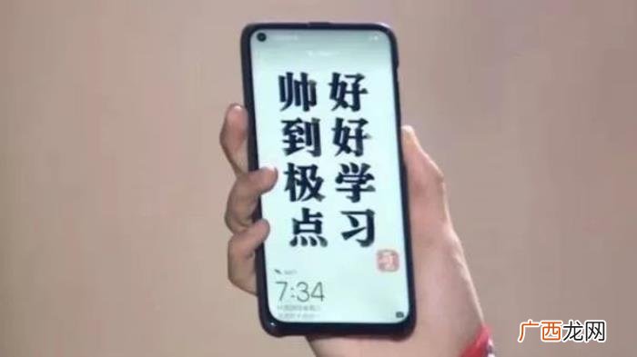 千玺的壁纸，16张易烊千玺同款极点全面屏手机壁纸推荐