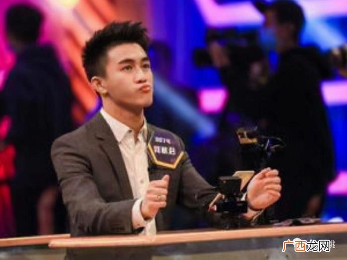 奚梦瑶老公，奚梦瑶老公这甜蜜黏人小奶狗人设是不是太刻意了