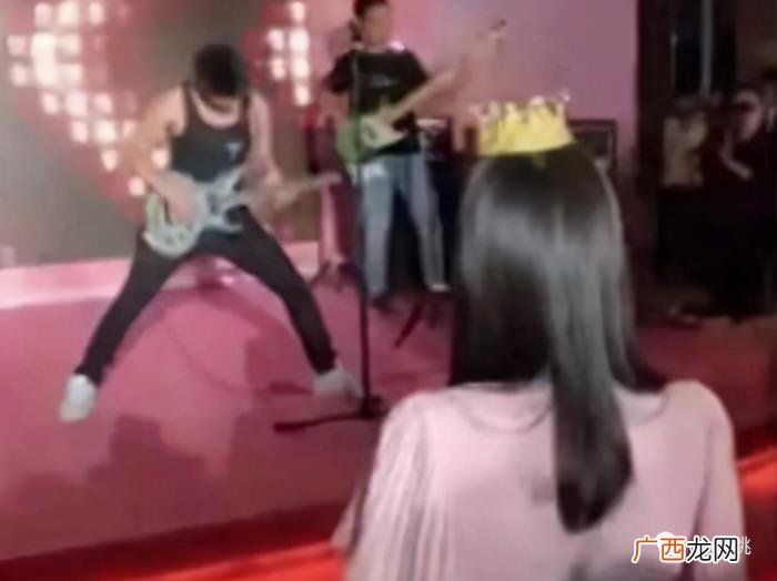 奚梦瑶老公，奚梦瑶老公这甜蜜黏人小奶狗人设是不是太刻意了