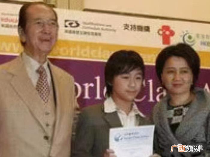 奚梦瑶老公，奚梦瑶老公这甜蜜黏人小奶狗人设是不是太刻意了