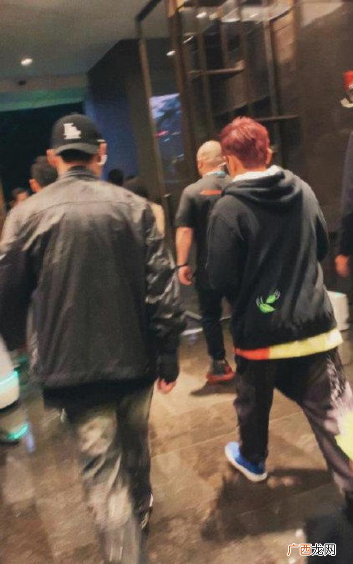 周杰伦红发，周杰伦一头红发中年发福变身油腻大叔