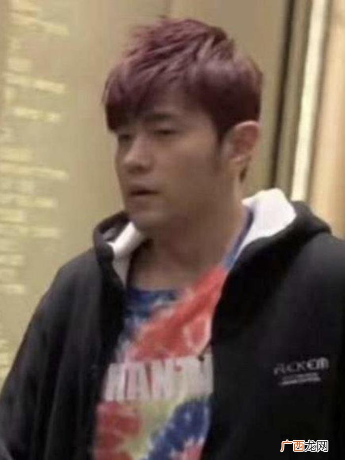 周杰伦红发，周杰伦一头红发中年发福变身油腻大叔