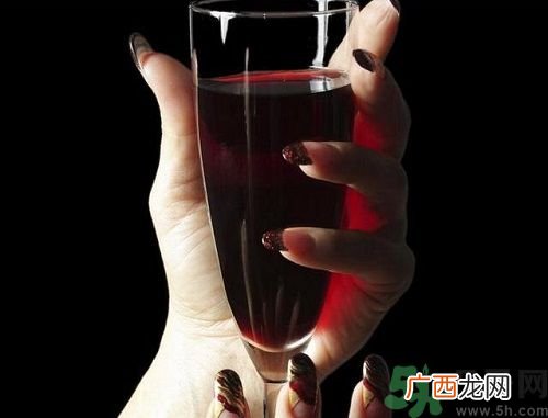 备孕期间女性能喝酒吗？备孕的女性可以喝酒吗？