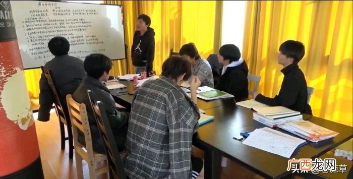 黄明昊公司，王一博黄明昊公司被TFBOYS和R1SE公司碾压