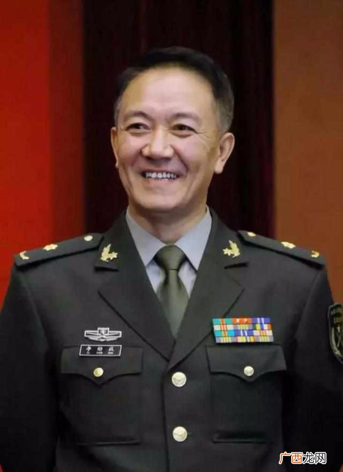 李幼斌少将，李云龙的演员李幼斌在现实中也是少将