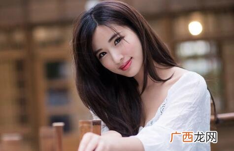 占有欲强的女生表现，想全方位的控制你