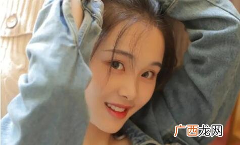 如何跟刚认识的女生聊天能顺利的聊下去？